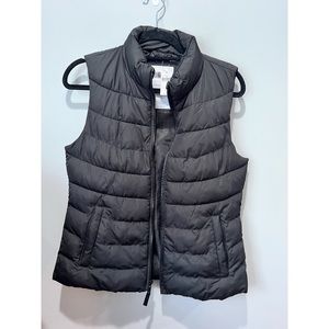 BNWT Gap Puffy Vest